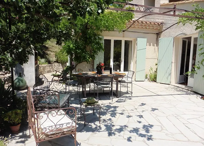 Holiday home Charmantes Mit Garten By Interhome Pierrevert